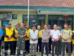 Personel Koramil, Polsek dan Kapanewon Pengasih Kerja Bakti Bersama