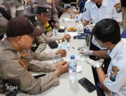 Polres Pelabuhan Tanjung Perak Cek Kesehatan dan Kelengkapan Petugas Pengamanan TPS Pilkada 2024