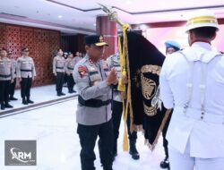 Kapolda Jatim Pimpin Upacara Pemuliaan Nilai Luhur Tribrata Pataka Polda Jatim ‘Tan Hana Dharma Mangrwa’